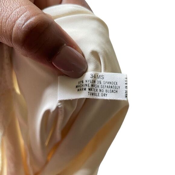 Vintage Shadowline Full Slip Womens 34 MS Pale Yellow Lace Trim Adjustable Strap - Picture 3 of 7